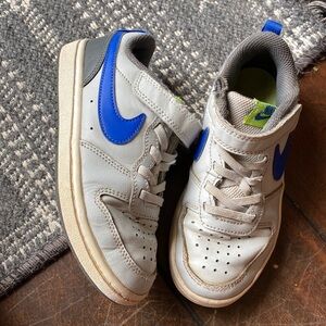 Nike low court sneakers